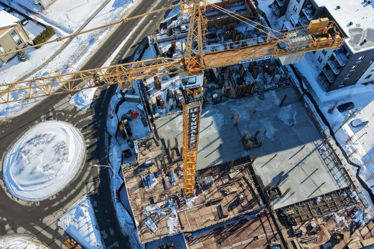 Vue aérienne verticale d'un chantier captée pour la cartographie photogrammétrique